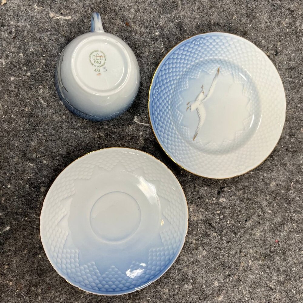 Bing & Grondahl Seagull Tea Cup Set w/ dessert sandwich plate - Picture 4 of 10